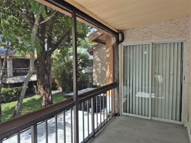 214 Wimbledon Lake Drive 57, Plantation, FL 33324