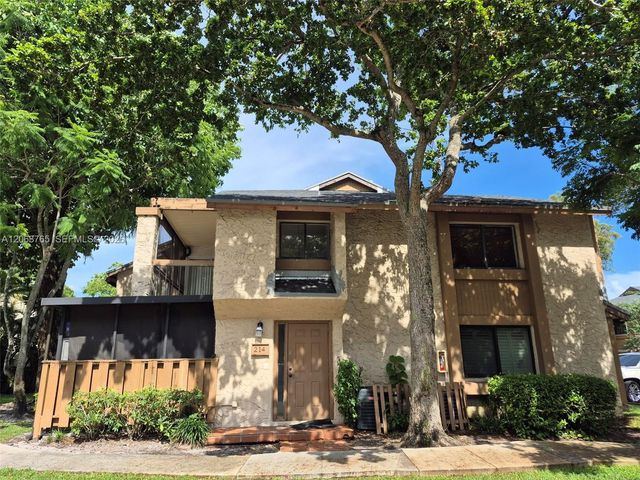 214 Wimbledon Lake Drive 57, Plantation, FL 33324