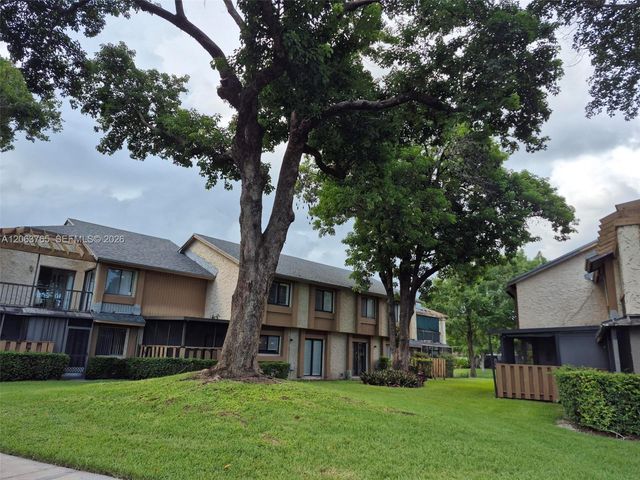 214 Wimbledon Lake Drive 57, Plantation, FL 33324