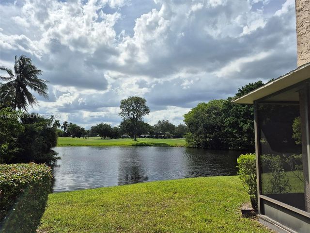 214 Wimbledon Lake Drive 57, Plantation, FL 33324