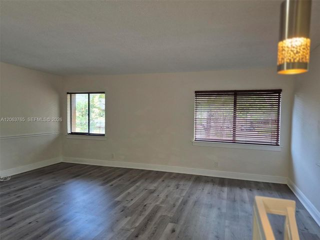 214 Wimbledon Lake Drive 57, Plantation, FL 33324