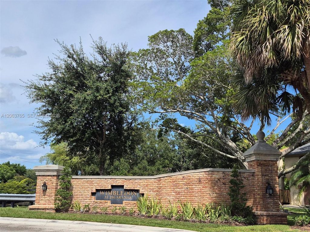 214 Wimbledon Lake Drive 57, Plantation, FL 33324