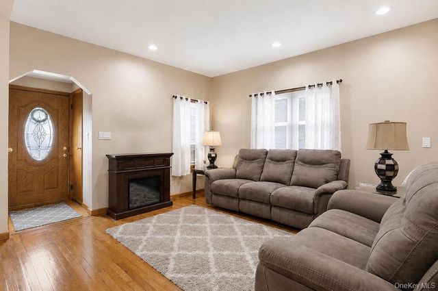 151-27 11th Avenue, Whitestone, NY 11357