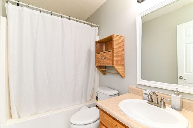 133 Brixton Woods West Drive, Pittsboro, IN 46167