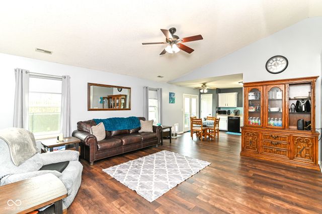 133 Brixton Woods West Drive, Pittsboro, IN 46167