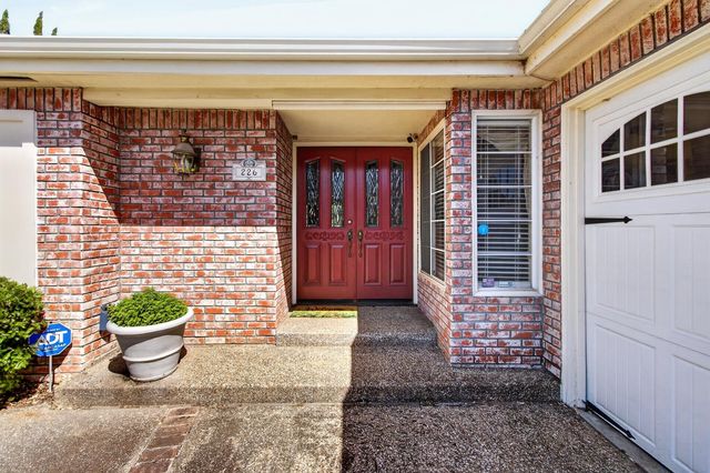 226 Firestone Dr, Roseville, CA 95678