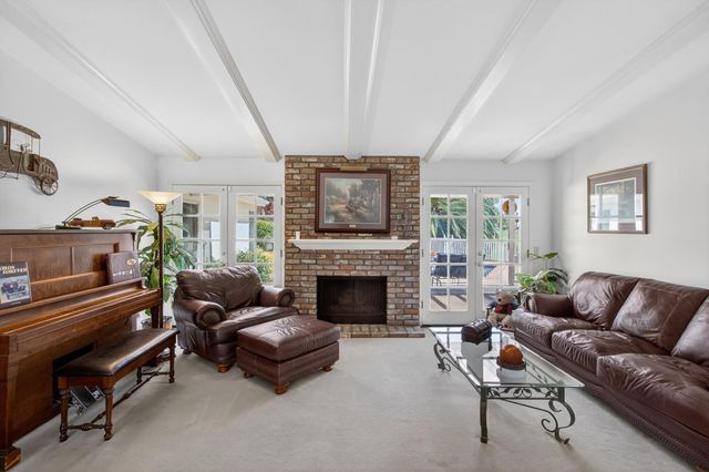 226 Firestone Dr, Roseville, CA 95678