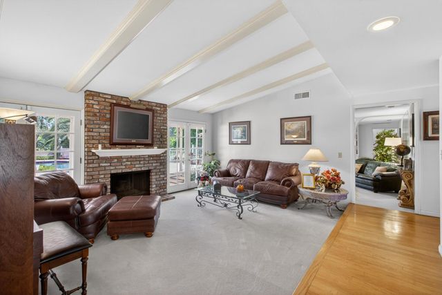 226 Firestone Dr, Roseville, CA 95678