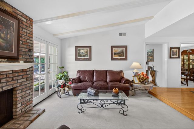 226 Firestone Dr, Roseville, CA 95678
