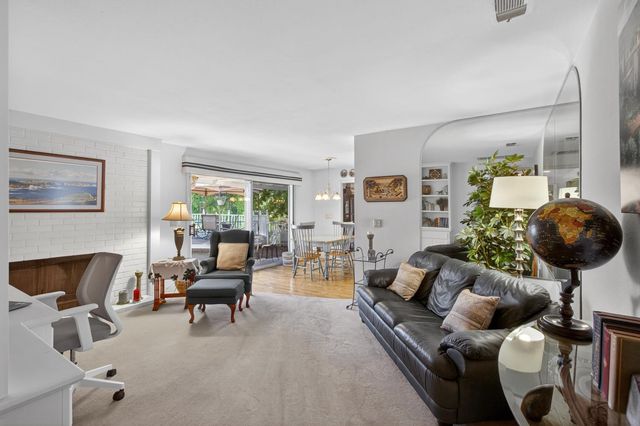 226 Firestone Dr, Roseville, CA 95678
