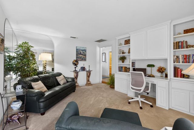 226 Firestone Dr, Roseville, CA 95678
