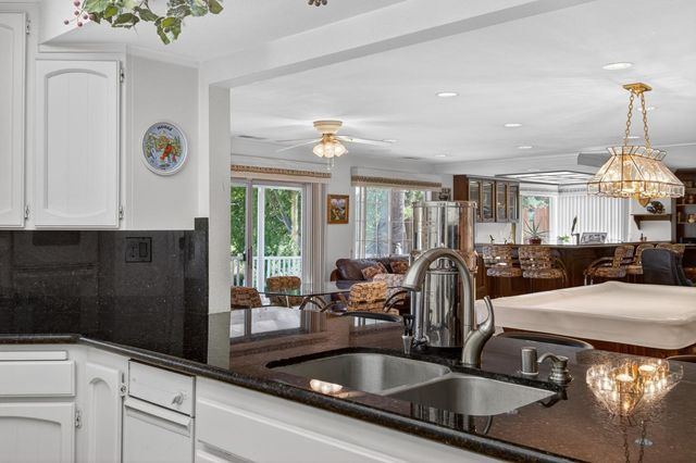 226 Firestone Dr, Roseville, CA 95678