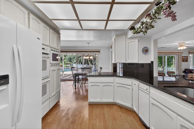226 Firestone Dr, Roseville, CA 95678