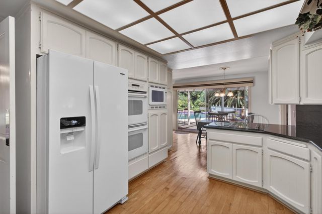 226 Firestone Dr, Roseville, CA 95678