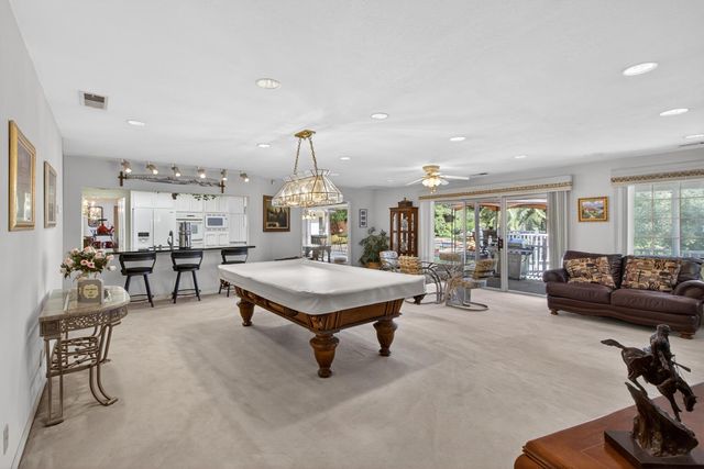226 Firestone Dr, Roseville, CA 95678