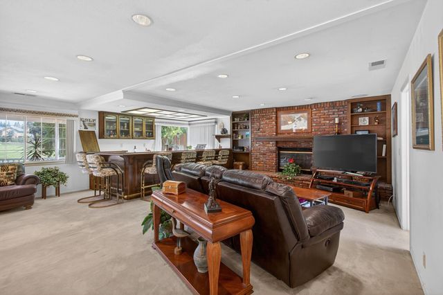 226 Firestone Dr, Roseville, CA 95678