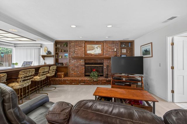 226 Firestone Dr, Roseville, CA 95678