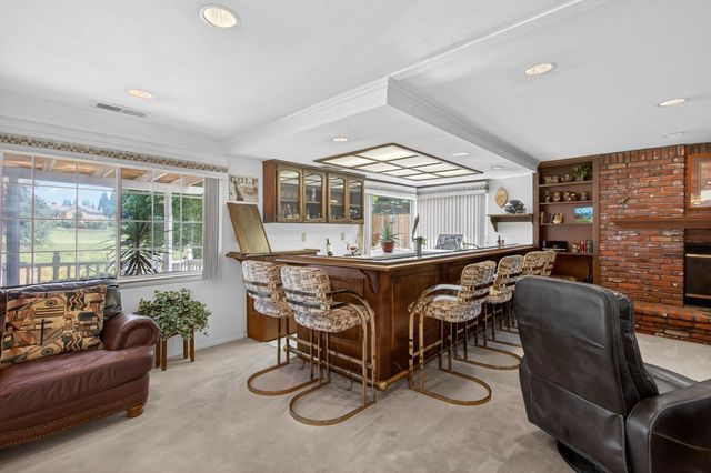 226 Firestone Dr, Roseville, CA 95678