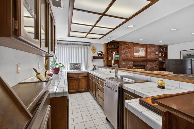 226 Firestone Dr, Roseville, CA 95678