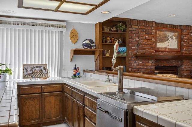 226 Firestone Dr, Roseville, CA 95678