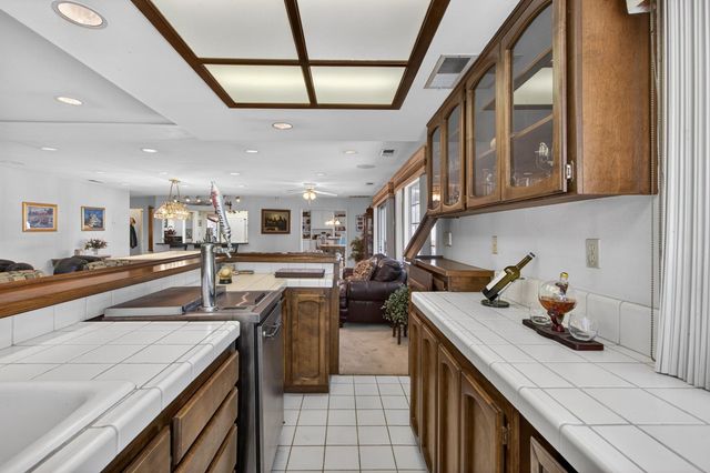 226 Firestone Dr, Roseville, CA 95678