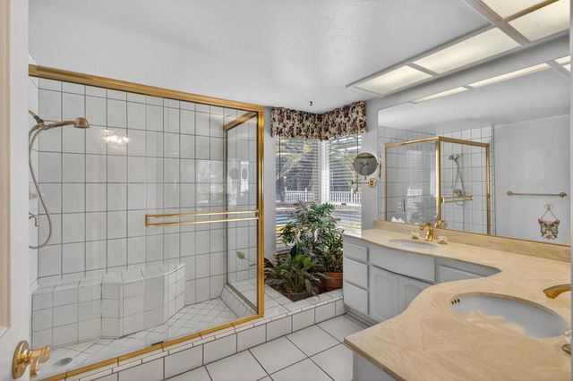 226 Firestone Dr, Roseville, CA 95678