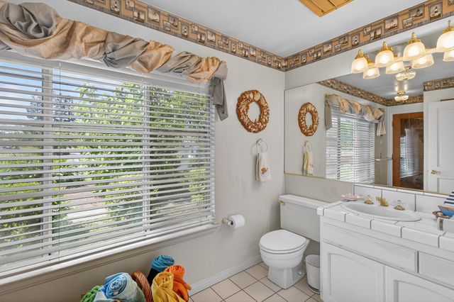 226 Firestone Dr, Roseville, CA 95678