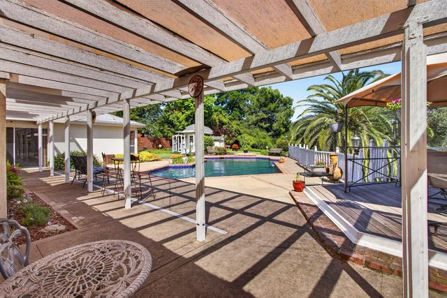 226 Firestone Dr, Roseville, CA 95678