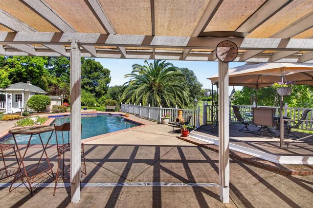 226 Firestone Dr, Roseville, CA 95678