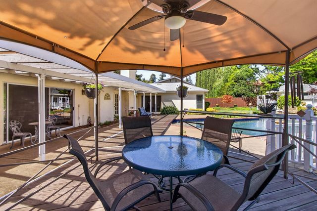 226 Firestone Dr, Roseville, CA 95678