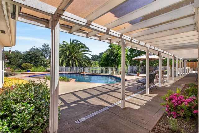 226 Firestone Dr, Roseville, CA 95678