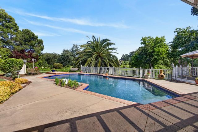 226 Firestone Dr, Roseville, CA 95678