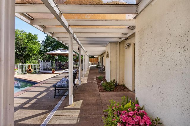 226 Firestone Dr, Roseville, CA 95678