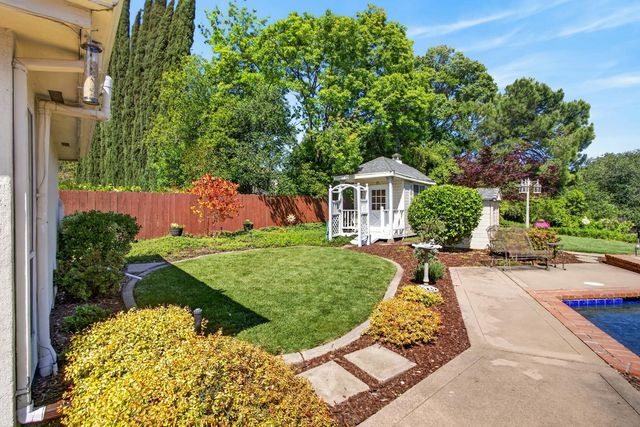 226 Firestone Dr, Roseville, CA 95678