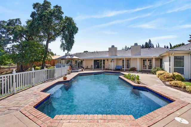 226 Firestone Dr, Roseville, CA 95678