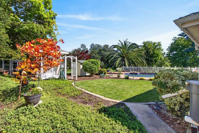 226 Firestone Dr, Roseville, CA 95678