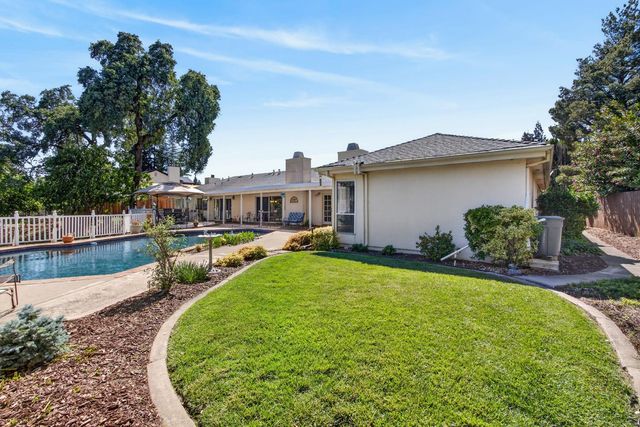 226 Firestone Dr, Roseville, CA 95678