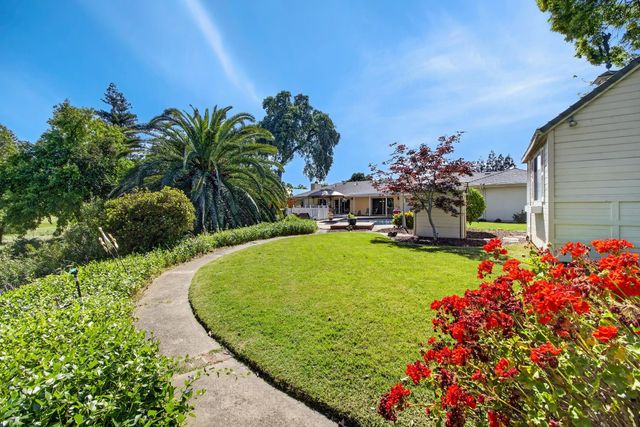 226 Firestone Dr, Roseville, CA 95678