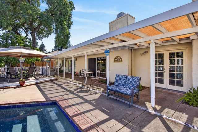 226 Firestone Dr, Roseville, CA 95678