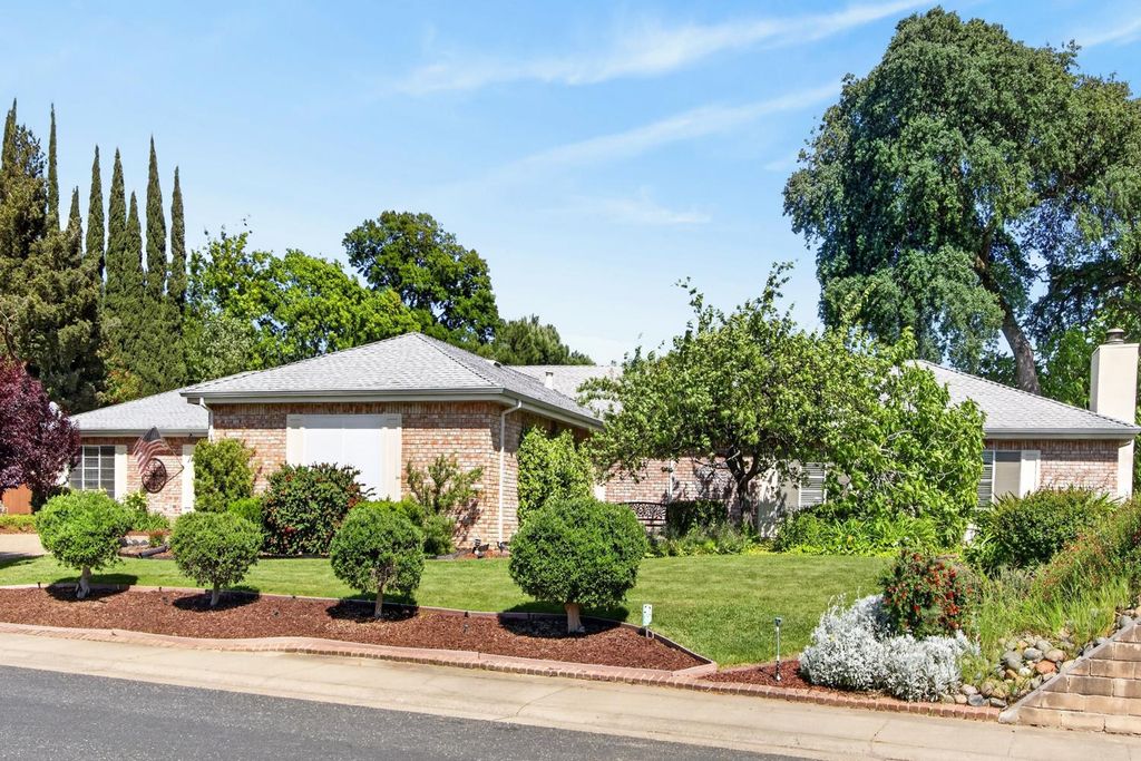 226 Firestone Dr, Roseville, CA 95678