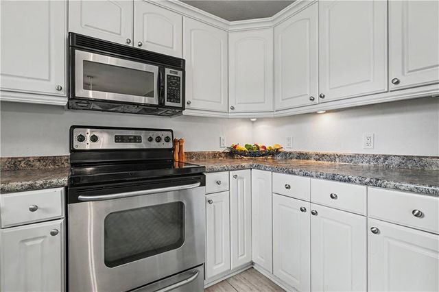 2220 Learnard Avenue, Lawrence, KS 66046