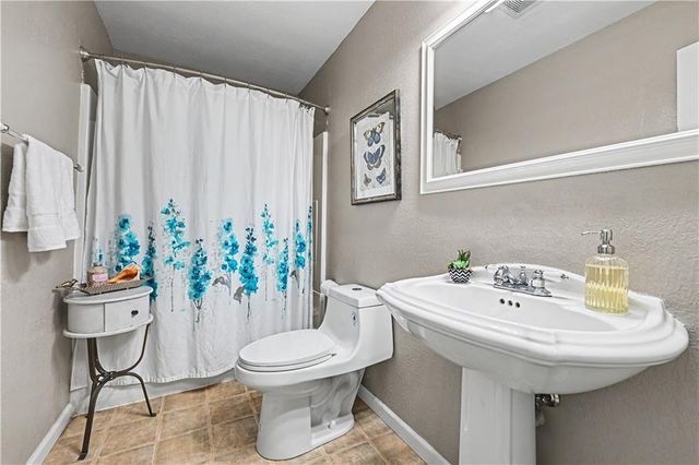 2220 Learnard Avenue, Lawrence, KS 66046