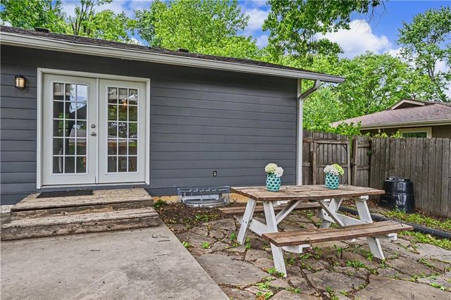 2220 Learnard Avenue, Lawrence, KS 66046