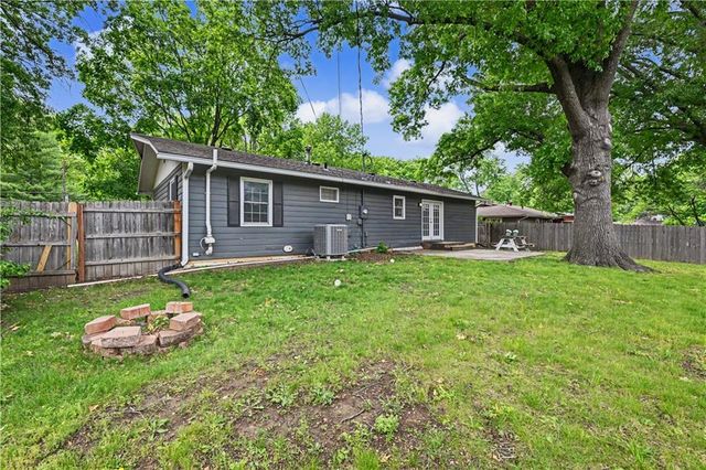2220 Learnard Avenue, Lawrence, KS 66046