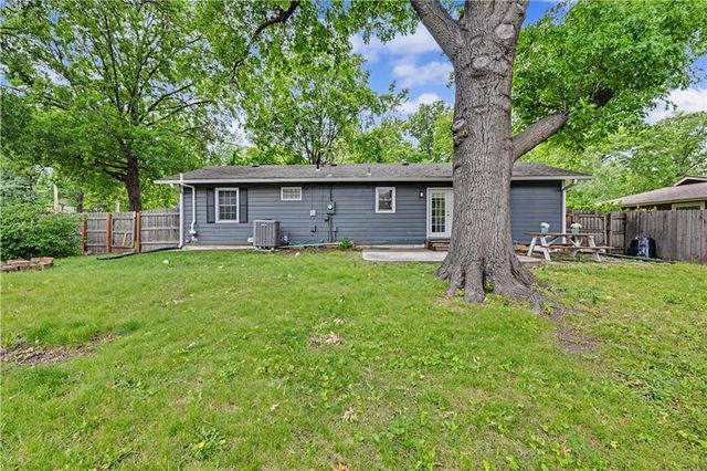2220 Learnard Avenue, Lawrence, KS 66046