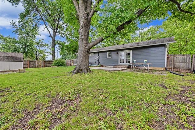 2220 Learnard Avenue, Lawrence, KS 66046
