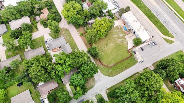 2220 Learnard Avenue, Lawrence, KS 66046
