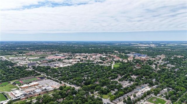 2220 Learnard Avenue, Lawrence, KS 66046