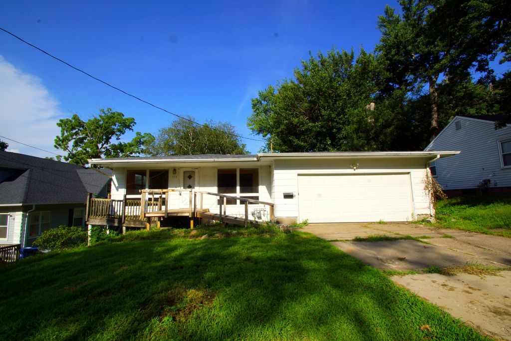 708 15th Street, Bettendorf, IA 52722