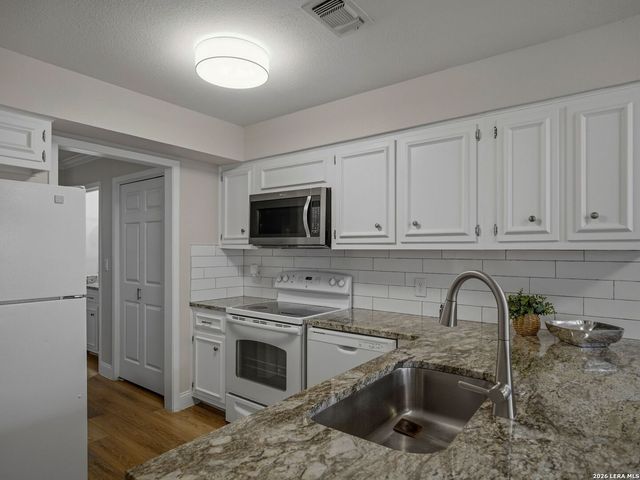 2611 Eisenhauer Rd Apt 502, San Antonio, TX 78209